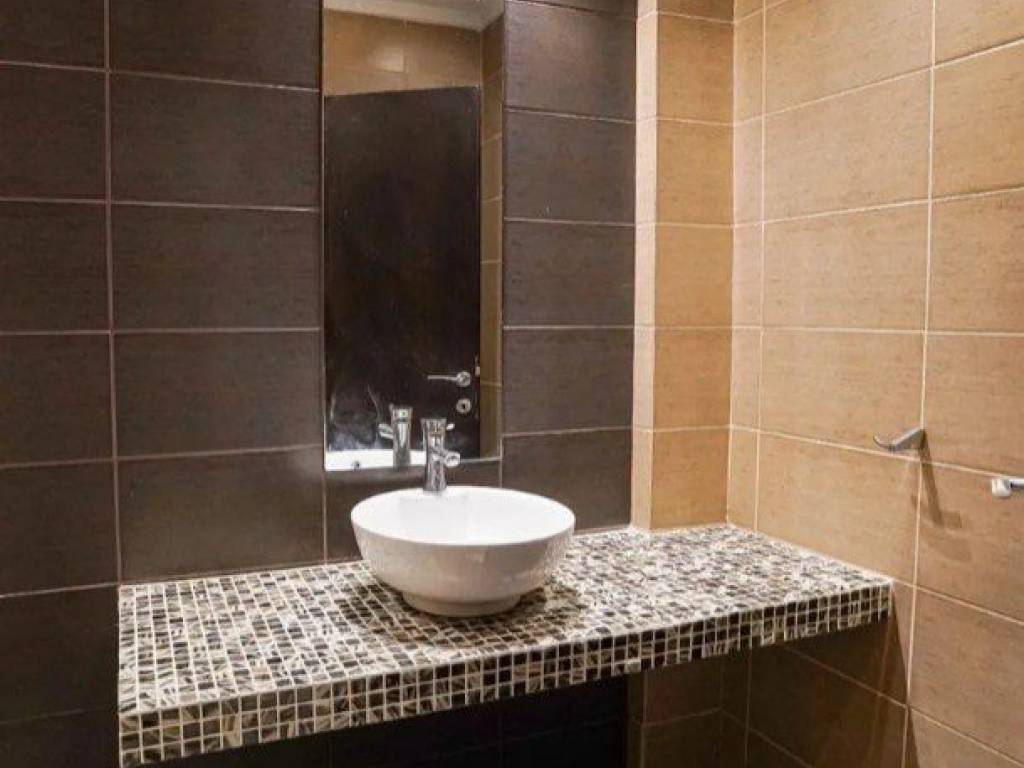 Forumland Real Estate, Μπάνιο