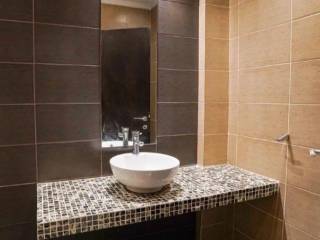 Forumland Real Estate, Μπάνιο