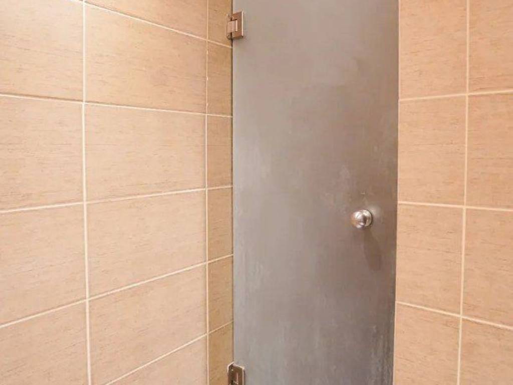 Forumland Real Estate, Μπάνιο