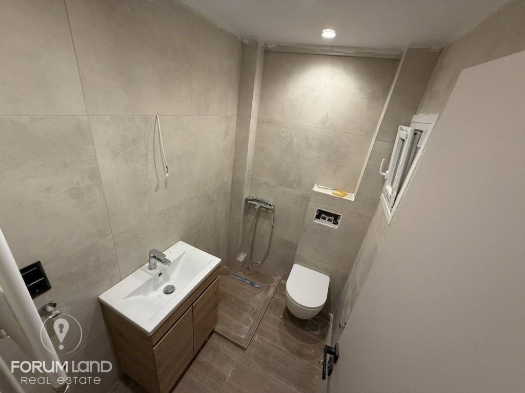 Forumland Real Estate, Μπάνιο