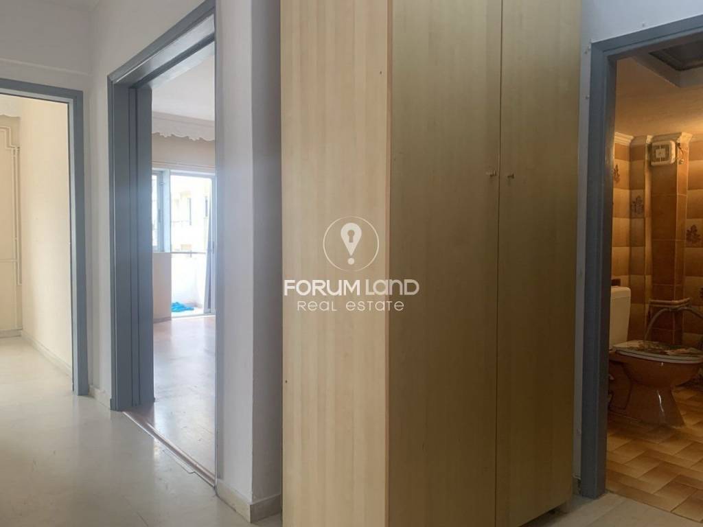 Forumland Real Estate, Χωλ