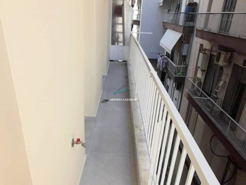 Πλαινό Μπαλκόνι