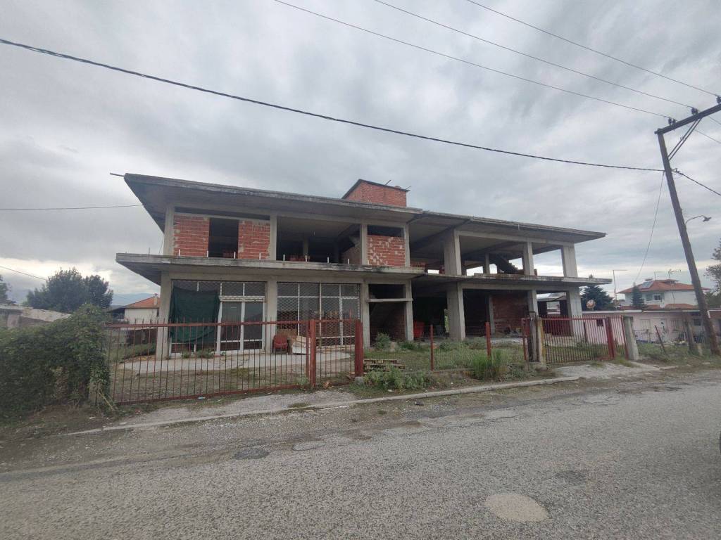 Akineto pros polese sto N. Keramidi, ktirio kai oikopedo