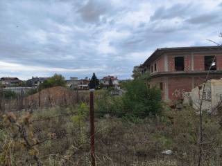 Akineto pros polese sto N. Keramidi, ktirio kai oikopedo