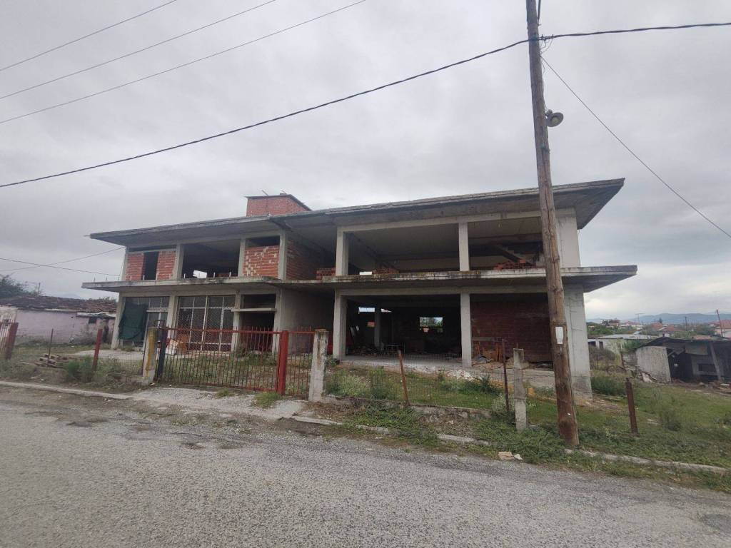 Akineto pros polese sto N. Keramidi, ktirio kai oikopedo