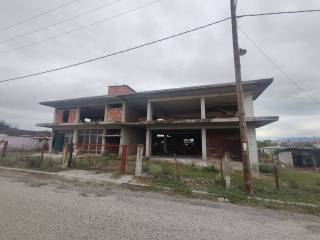 Akineto pros polese sto N. Keramidi, ktirio kai oikopedo