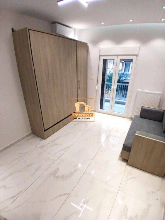 Ντεπώ, Στούντιο, 25 τ.μ.