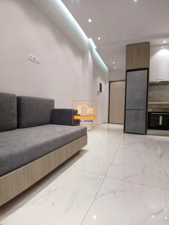 Ντεπώ, Στούντιο, 25 τ.μ.