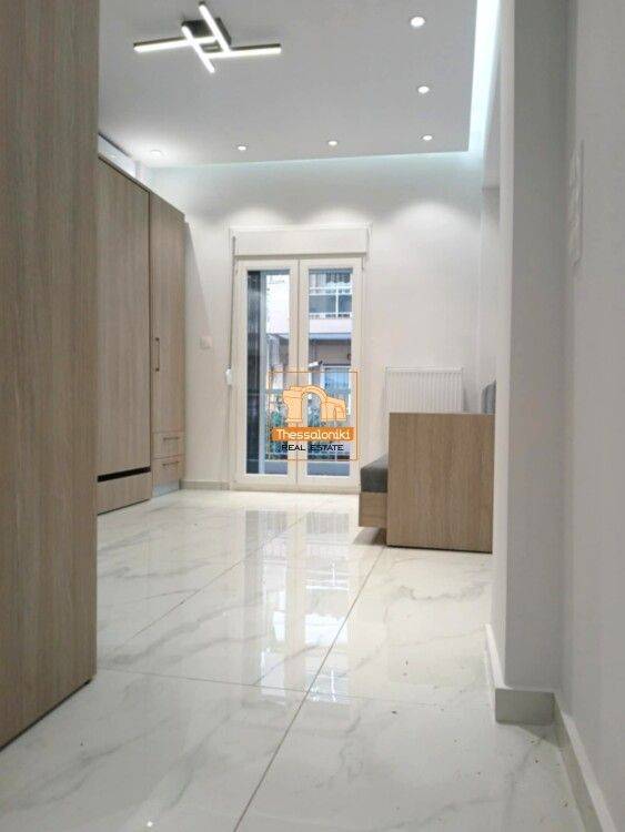 Ντεπώ, Στούντιο, 25 τ.μ.