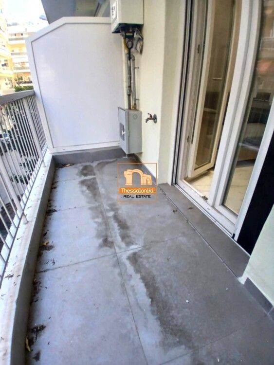 Ντεπώ, Στούντιο, 25 τ.μ.