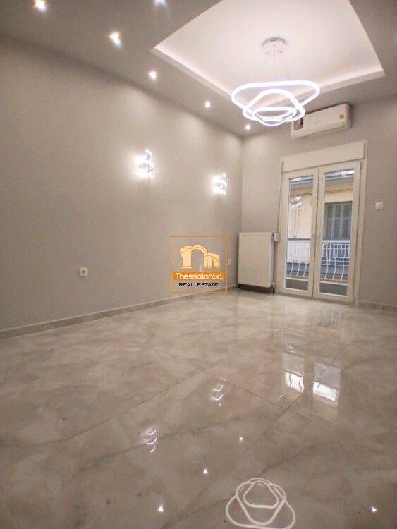 Ντεπώ, Γκαρσονιέρα, 37 τ.μ.