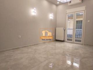 Ντεπώ, Γκαρσονιέρα, 37 τ.μ.