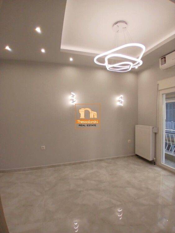 Ντεπώ, Γκαρσονιέρα, 37 τ.μ.