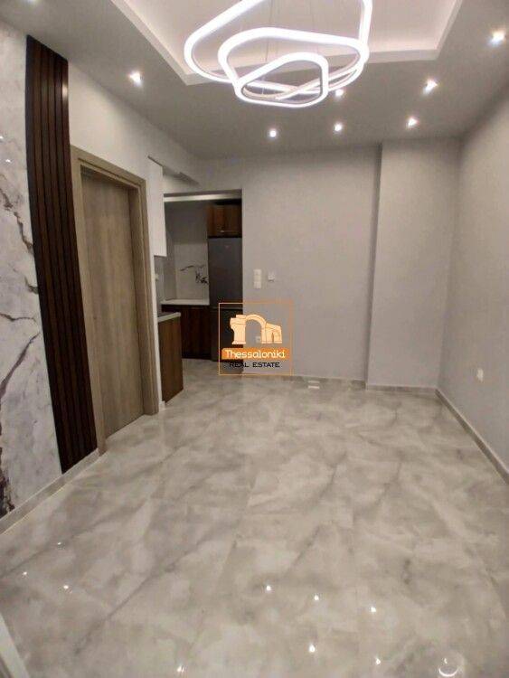 Ντεπώ, Γκαρσονιέρα, 37 τ.μ.