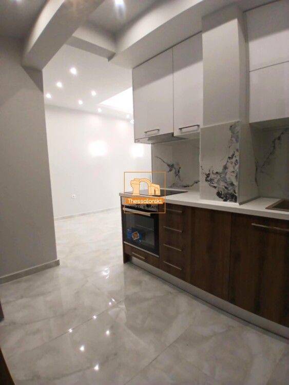 Ντεπώ, Γκαρσονιέρα, 37 τ.μ.