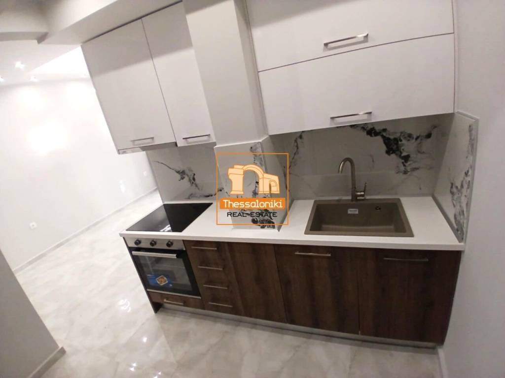 Ντεπώ, Γκαρσονιέρα, 37 τ.μ.