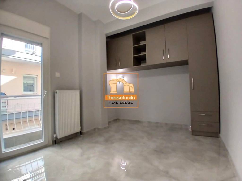 Ντεπώ, Γκαρσονιέρα, 37 τ.μ.