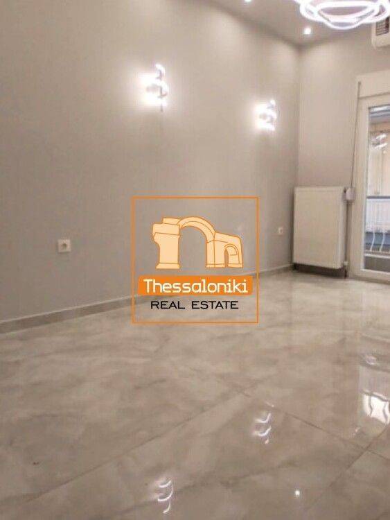 Ντεπώ, Γκαρσονιέρα, 37 τ.μ.