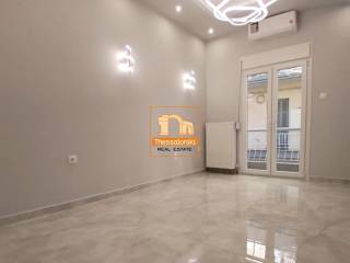 Ντεπώ, Γκαρσονιέρα, 37 τ.μ.