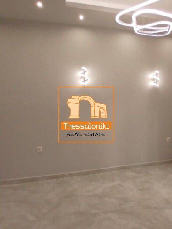 Ντεπώ, Γκαρσονιέρα, 37 τ.μ.