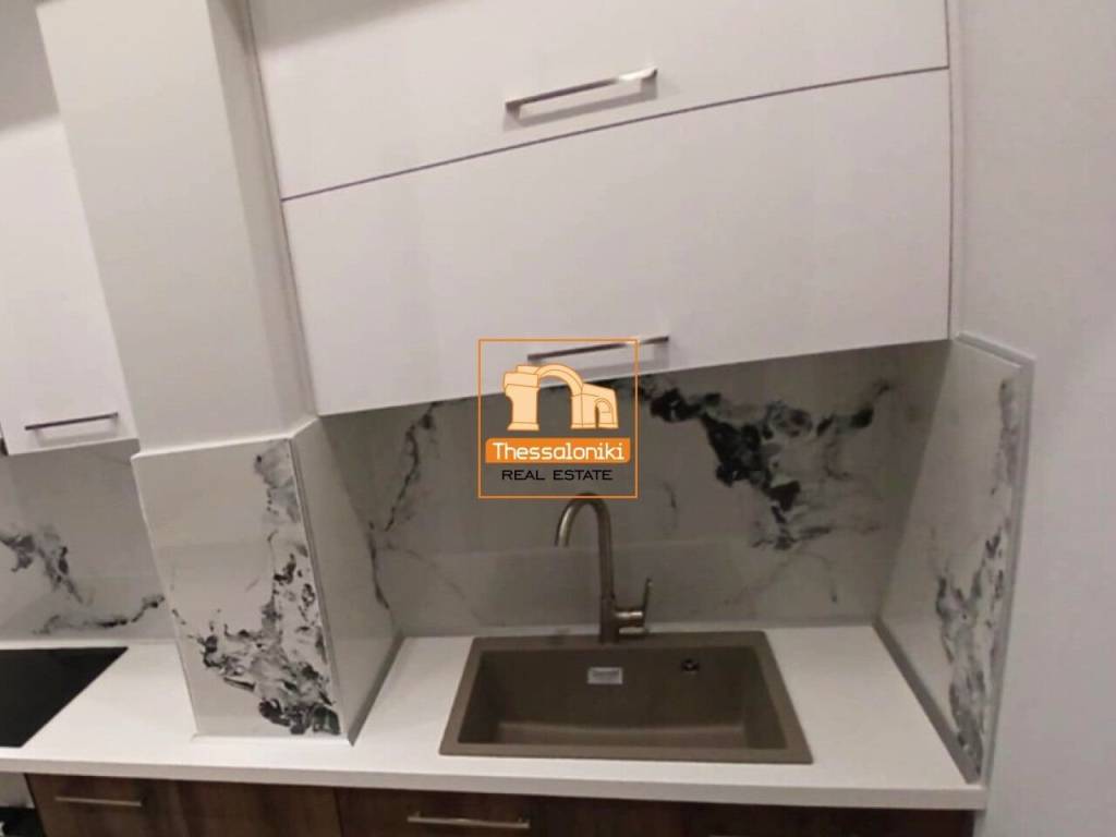 Ντεπώ, Γκαρσονιέρα, 37 τ.μ.