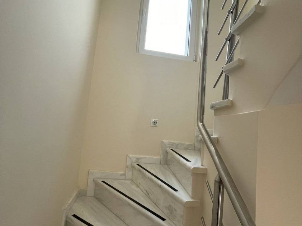 Forumland Real Estate, Εσωτερικές Σκάλες