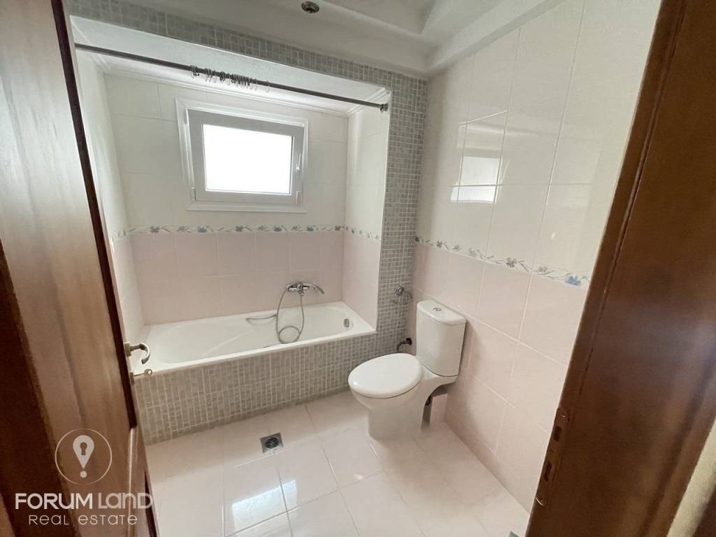 Forumland Real Estate, Μπάνιο