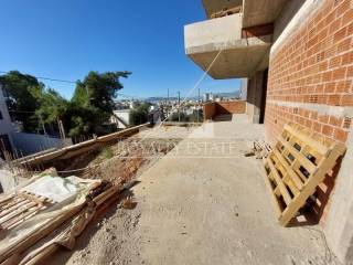 Μπροστά βεράντα  και χώρος για πισίνα