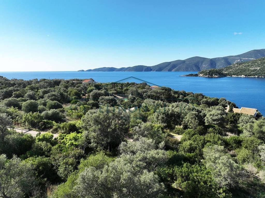 Η όμορφη θέα από το αγροτεμάχιο