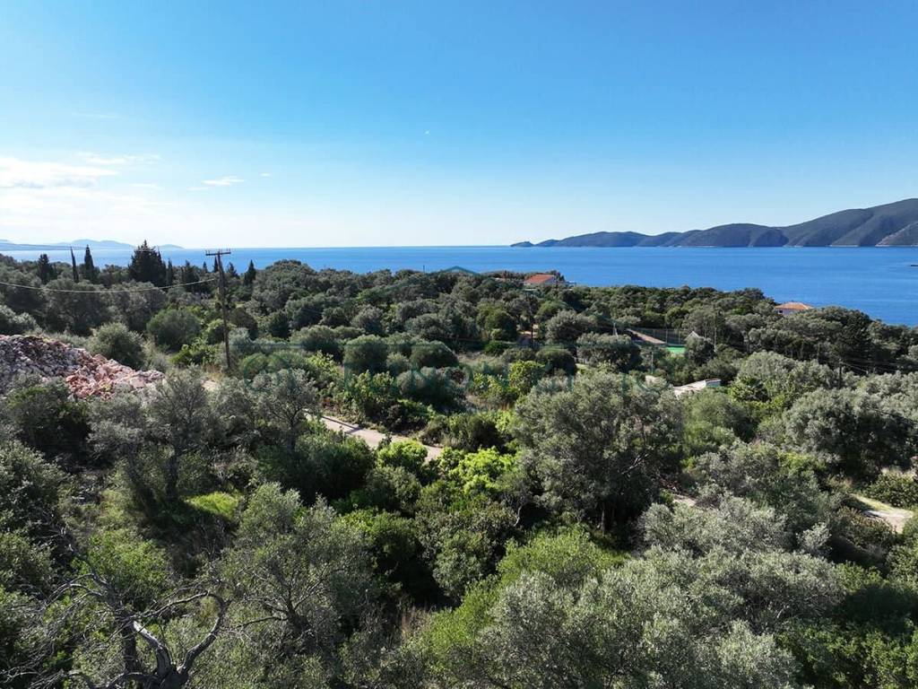 Η όμορφη θέα από το αγροτεμάχιο