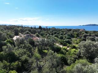 Η όμορφη θέα από το αγροτεμάχιο