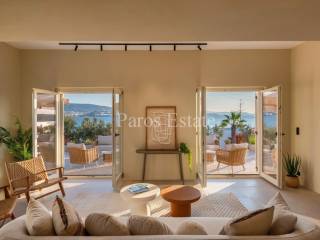 Elioloysto open plan saloni me koyzina kai trapezaria