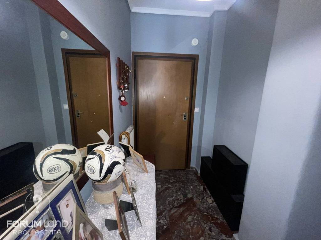 Forumland Real Estate, Είσοδος