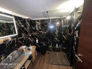 Forumland Real Estate, Μπάνιο