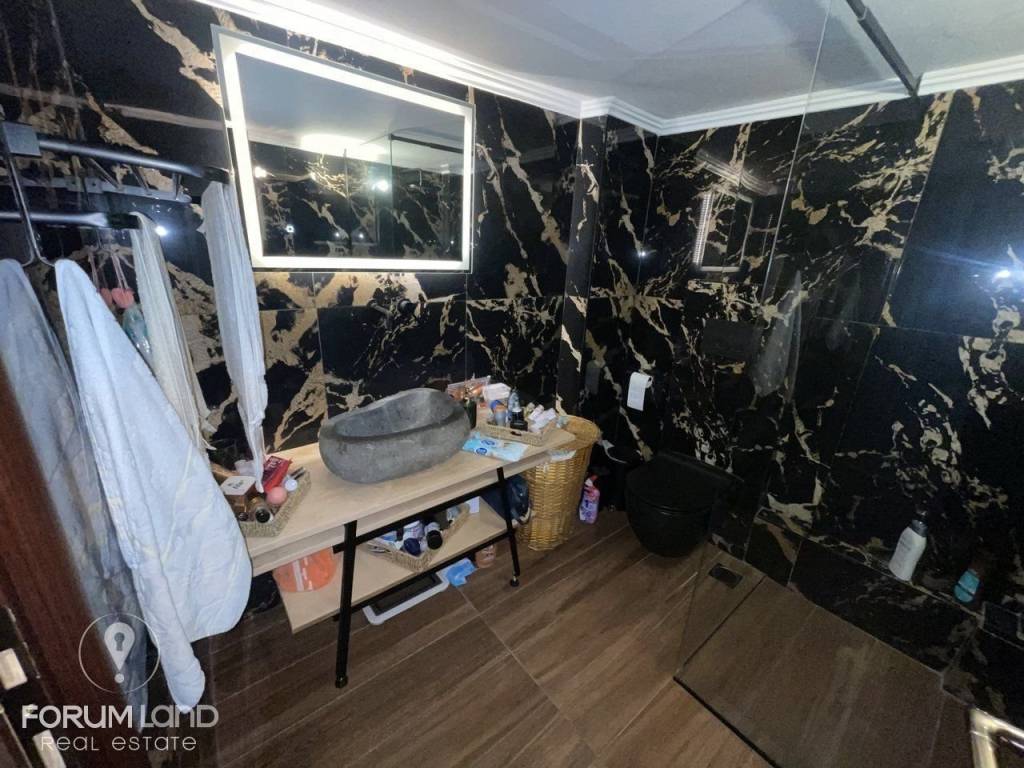 Forumland Real Estate, Μπάνιο