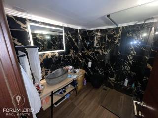 Forumland Real Estate, Μπάνιο