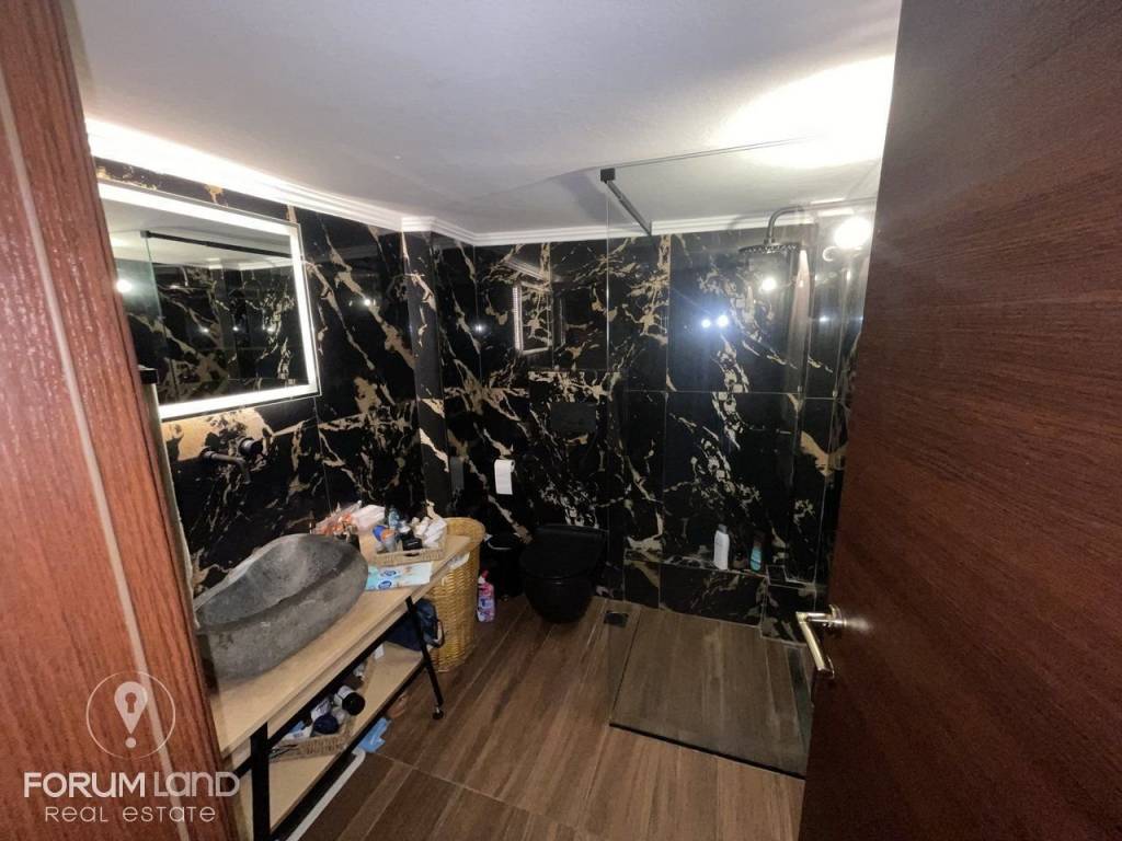 Forumland Real Estate, Μπάνιο