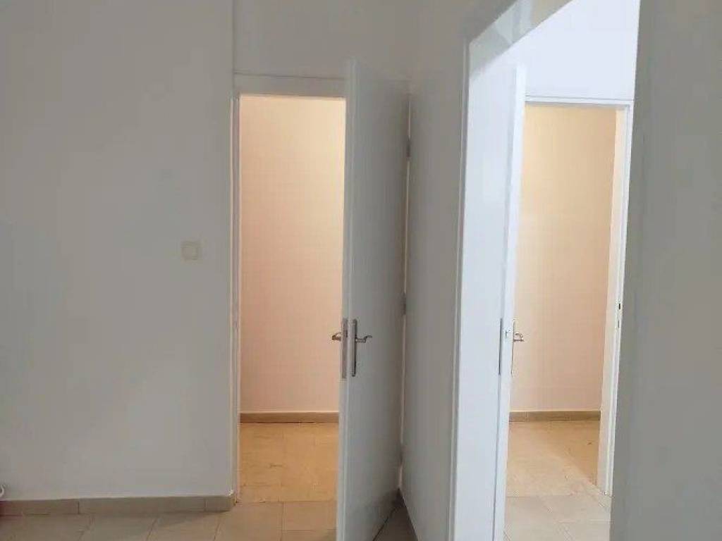 Forumland Real Estate, Χωλ