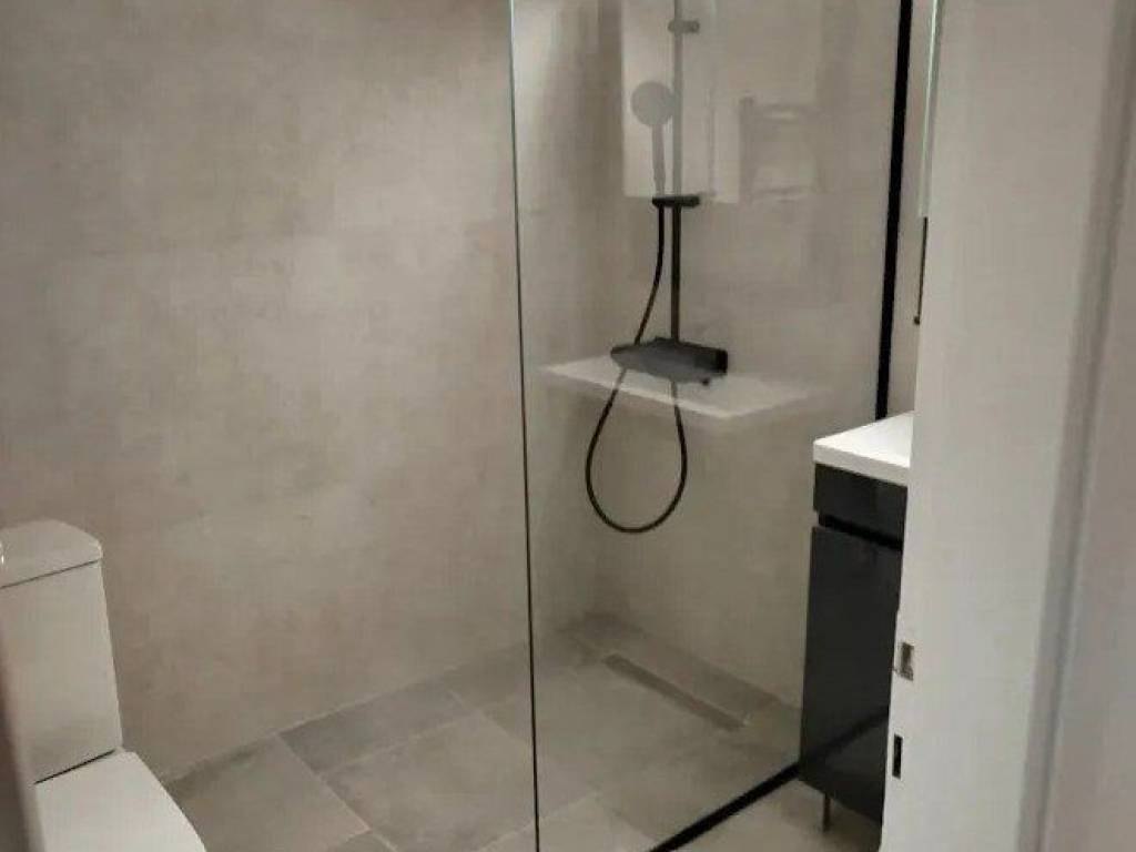 Forumland Real Estate, Μπάνιο