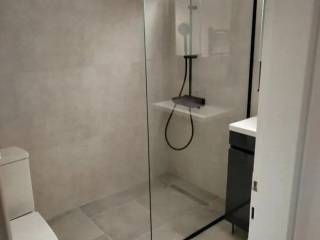 Forumland Real Estate, Μπάνιο