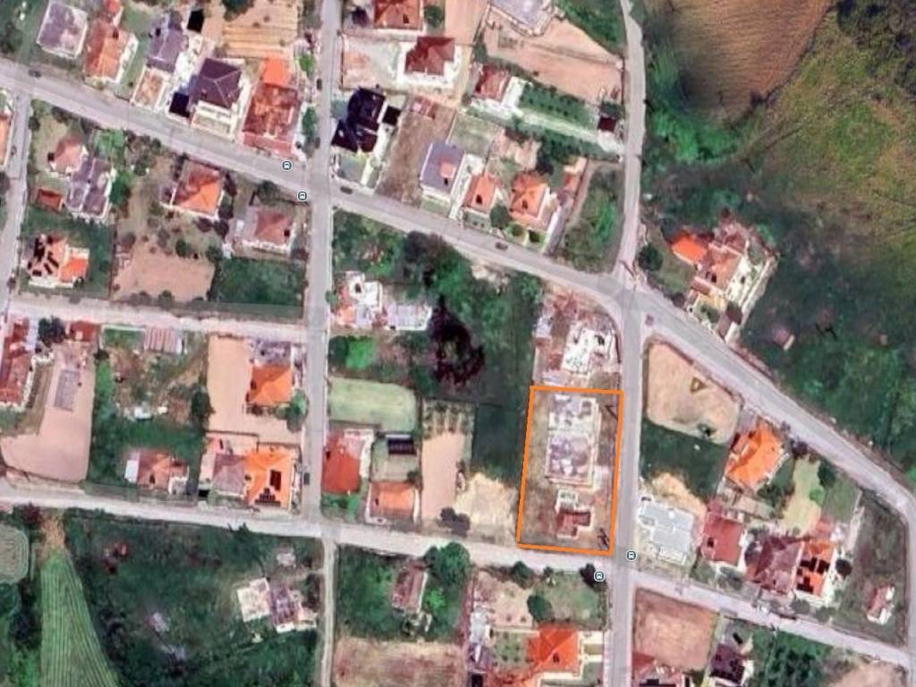 Ακίνητο προς πώληση στο Ν. Κεραμίδι, κτίριο και οικόπεδο