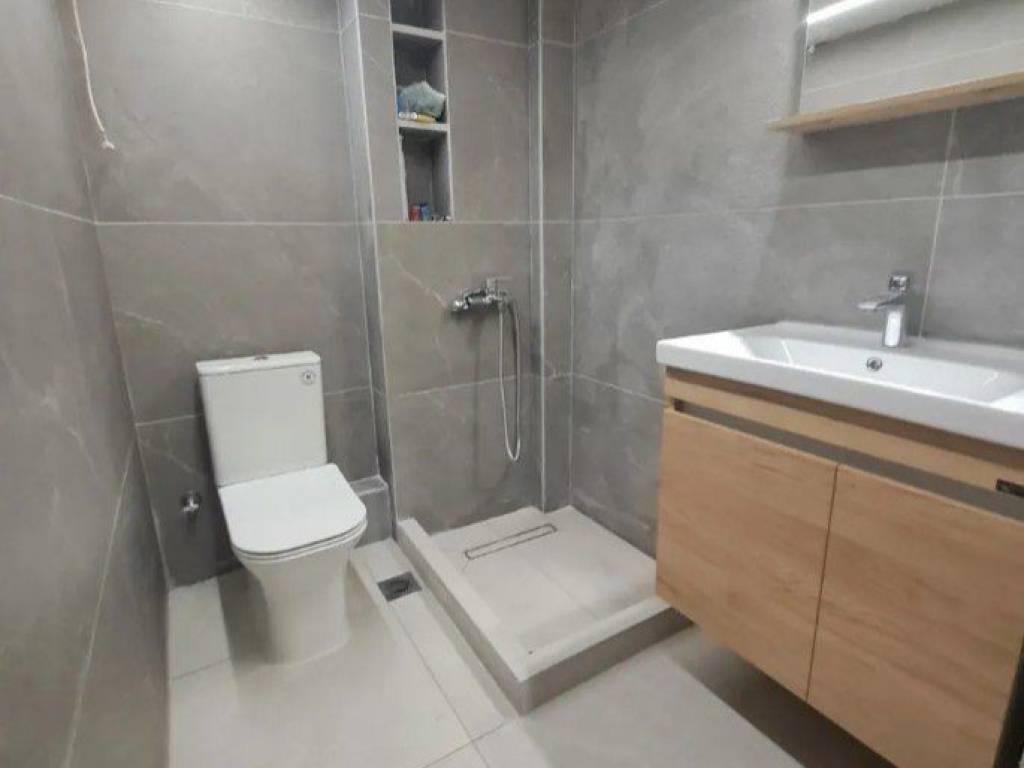 Forumland Real Estate, Μπάνιο