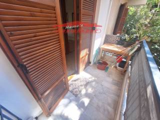 ΓΩΝΙΑΚΟ ΜΕ ΜΠΑΛΚΟΝΙ