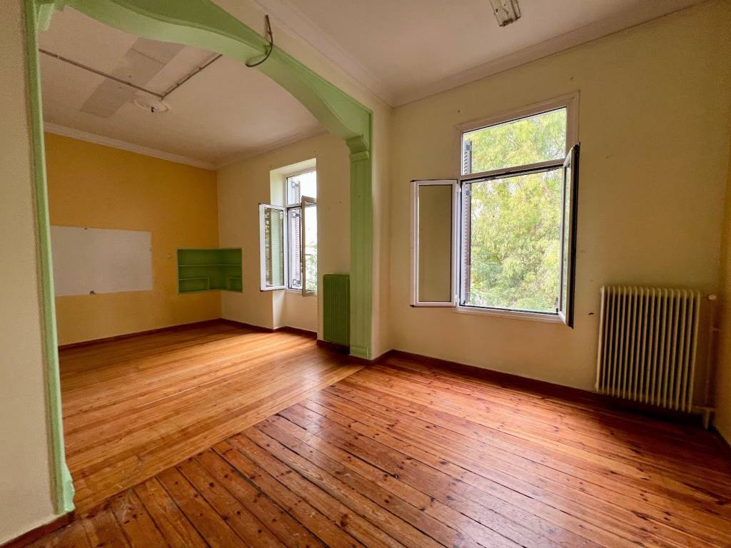 BIG LIVING ROOM 2nd floor