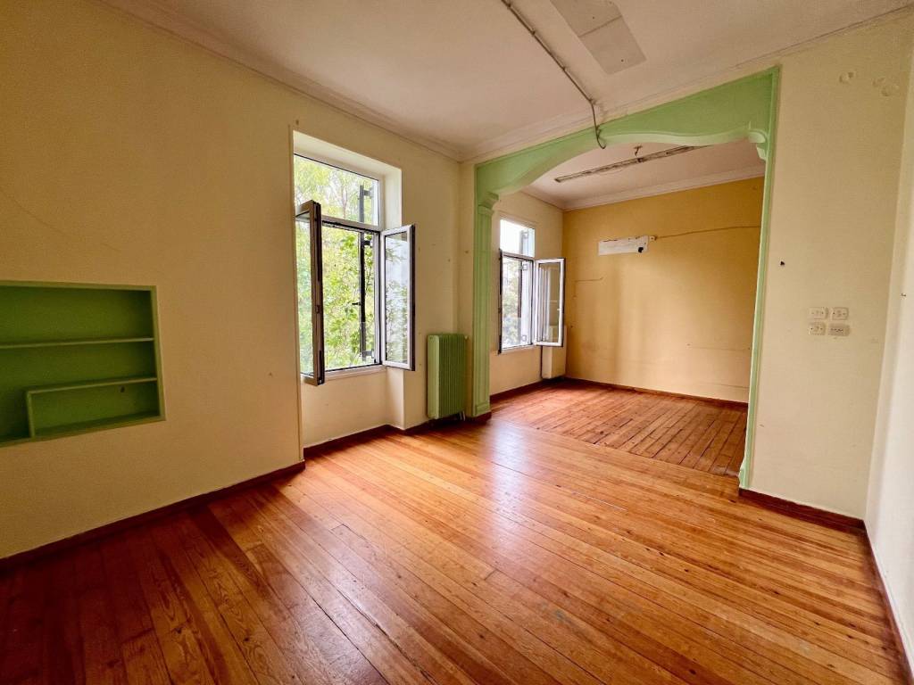 BIG LIVING ROOM 2nd floor