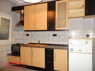 ΞΕΧΩΡΙΣΤΗ ΚΟΥΖΙΝΑ ΜΕ ΨΥΓΕΙΟ ΚΑΙ ΗΛΕΚΤΡΙΚΟ ΦΟΥΡΝΑΚΙ