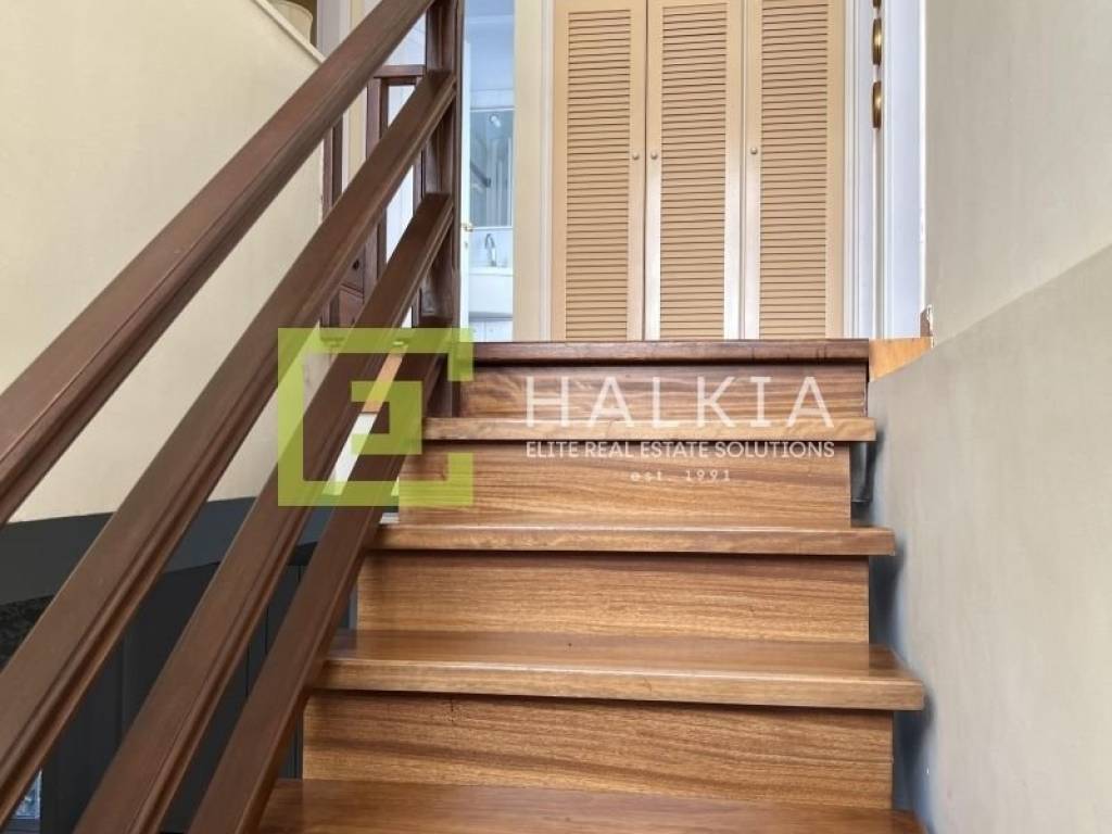 εσωτερική σκάλα