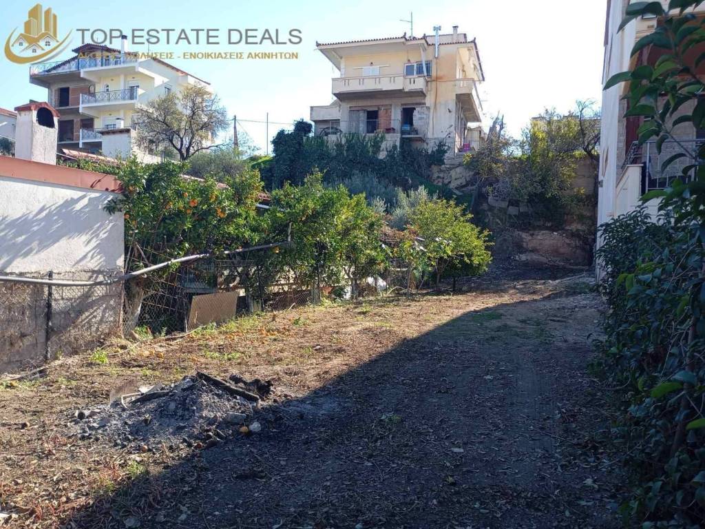 oikopedo anamesa apo spitia