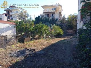 oikopedo anamesa apo spitia