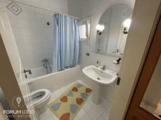 Forumland Real Estate, Μπάνιο